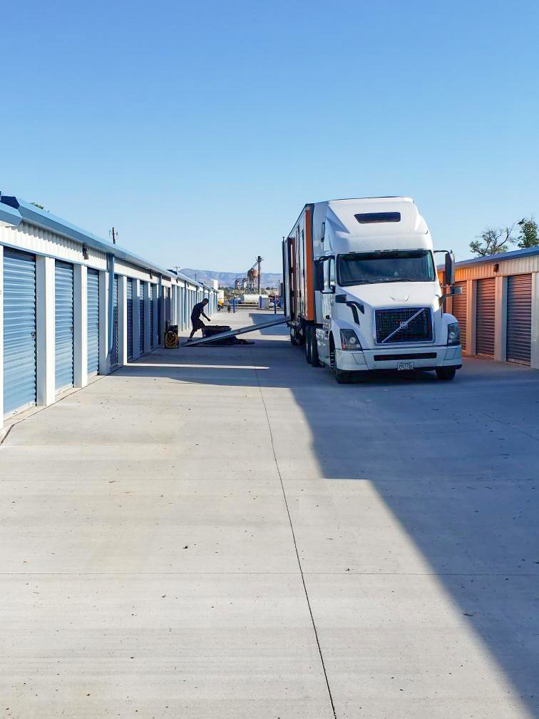 Moving Truck Shows How Wide Aisles Are